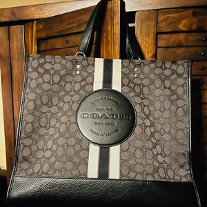 Coach Dempsey Tote 40 - Excellent condition - Great bag!